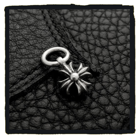 01-p0034a pendant - petit cut out maltese