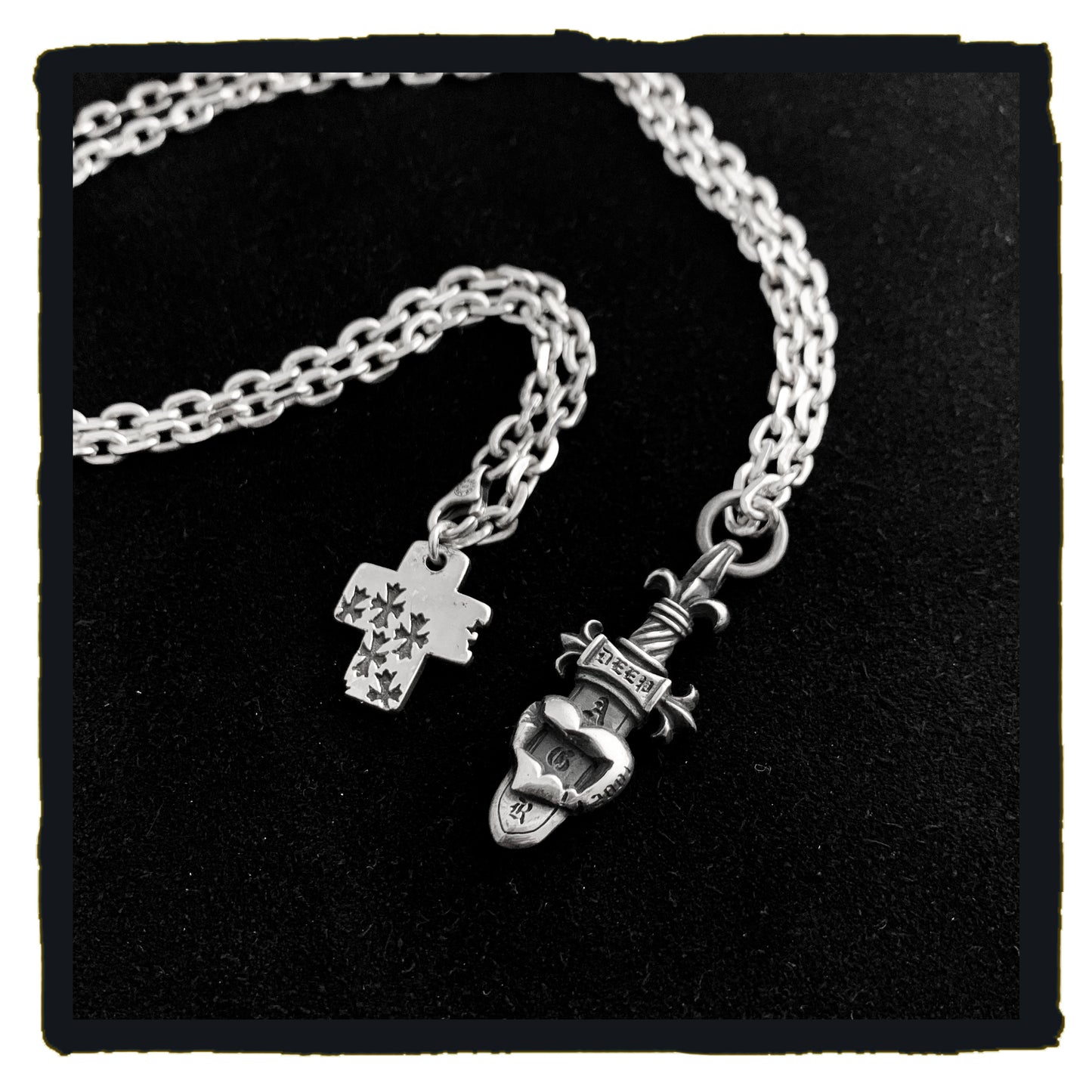 new arrival - r&r dagger heart necklace