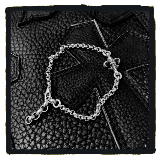 01-b0059c2d ambi bracelet - petit 2d cut out fleur de ly