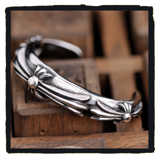 01-bg001a bangle - trinity