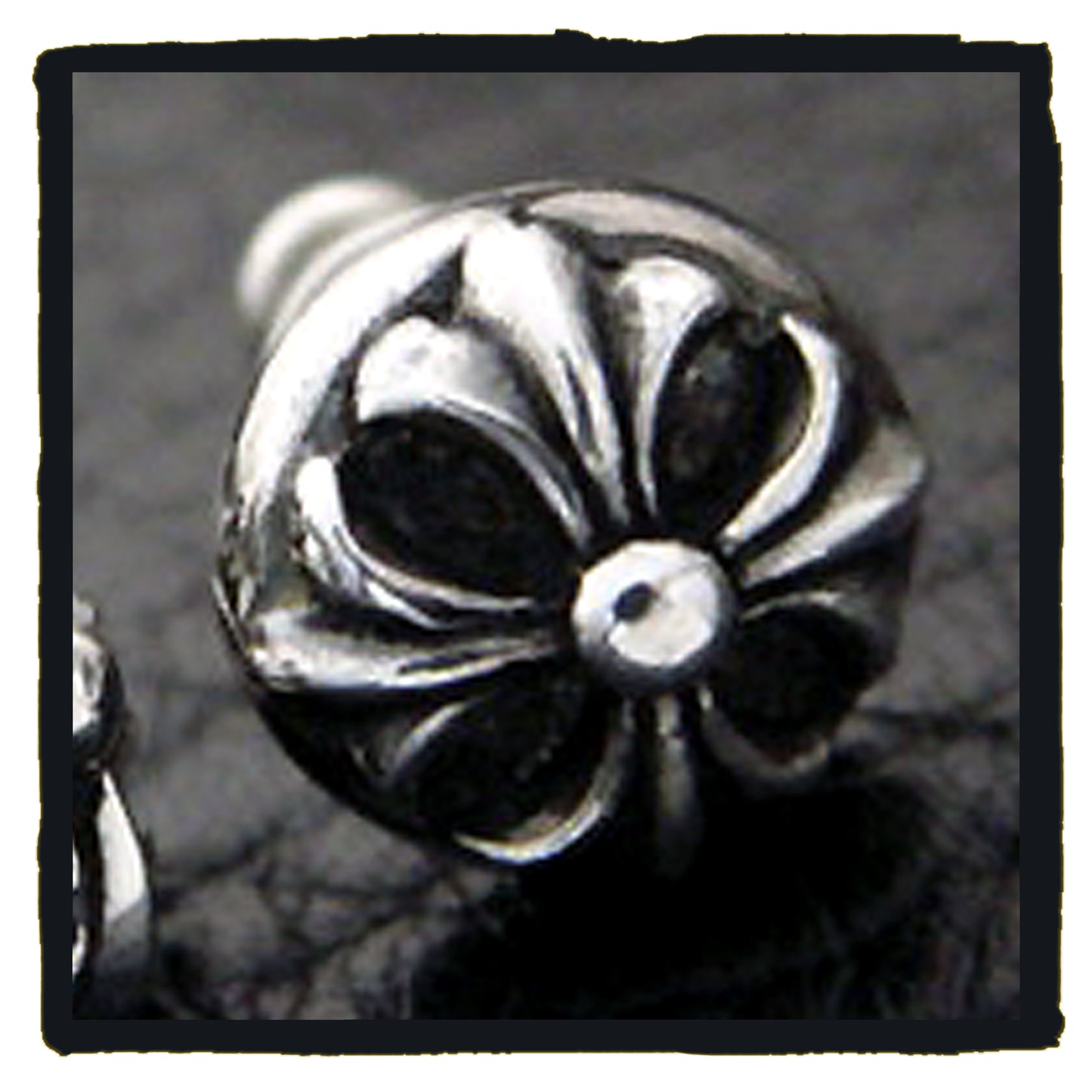 01-e0001a stud earring-maltese (price are for one)