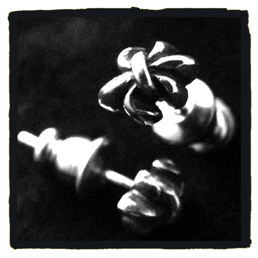 01-e0005c petit cut out fleur de lys (price are for one)