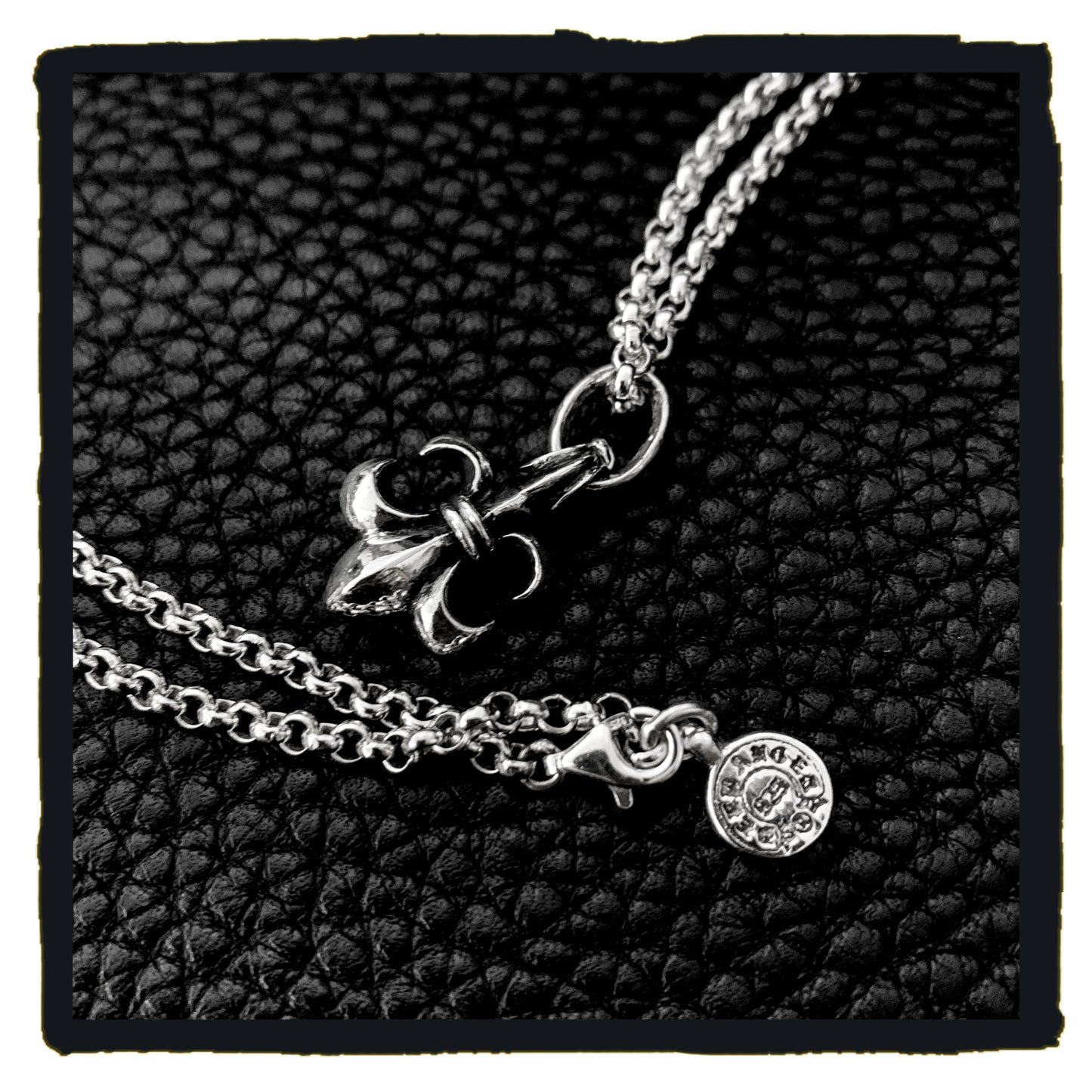 01-N0021C3 - r&r classic necklace with mini fleus de lyts charms