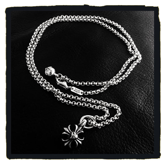 01-N0021C4 - r&r classic necklace with mini maltese heart charms