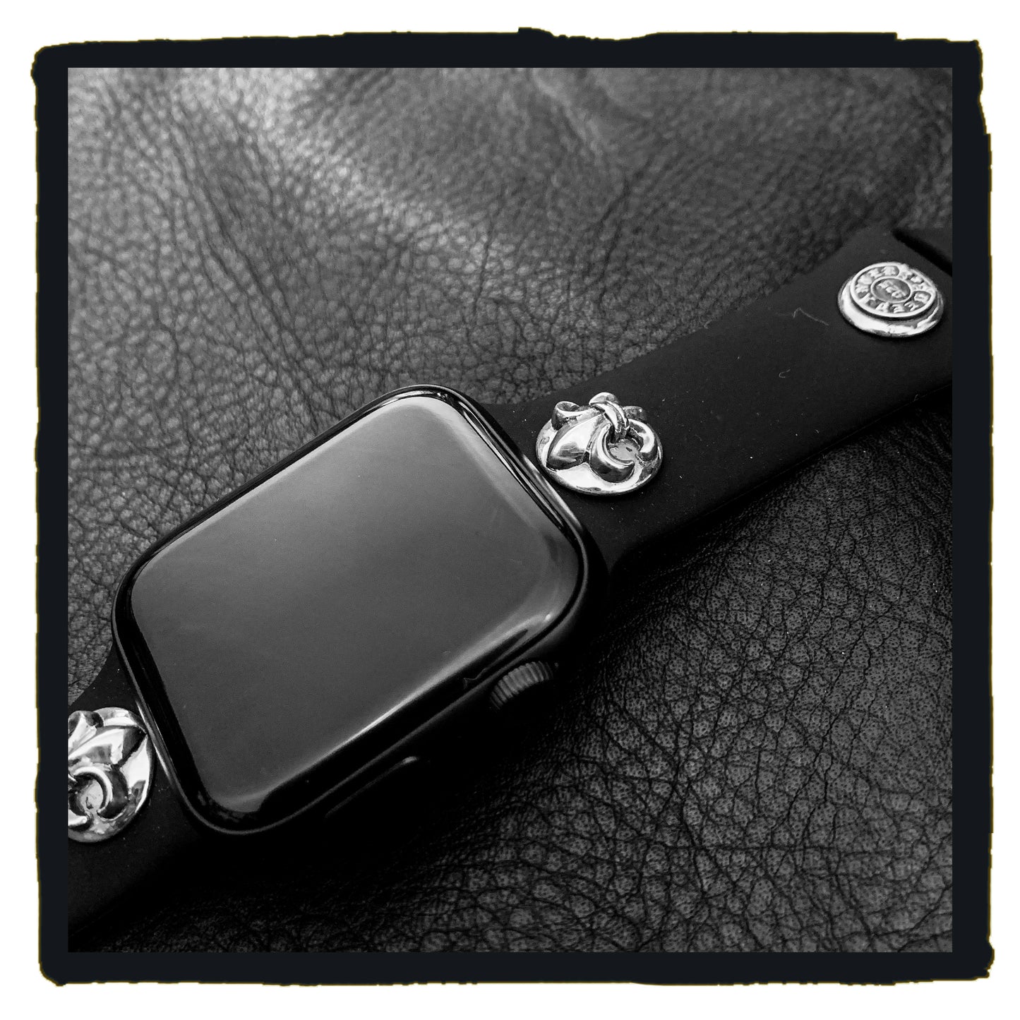 01-W0022LSBBK - I watch rubber strap / L stud fleur de lys