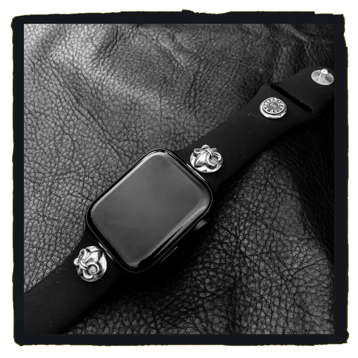 01-W0022LSBBK - I watch rubber strap / L stud fleur de lys