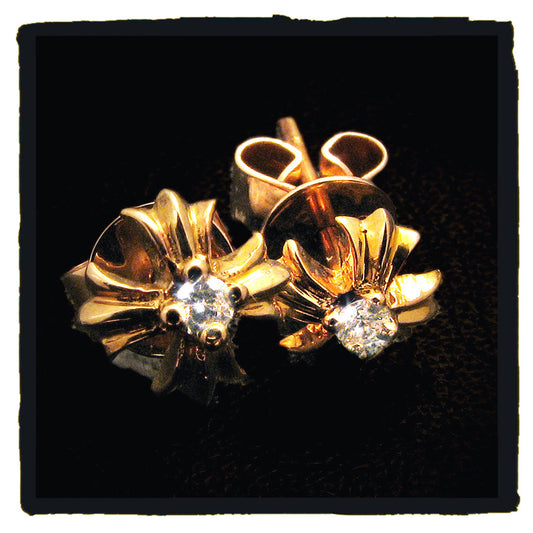 05-DE001D petit maltese gold diamond earring  (price are for one)