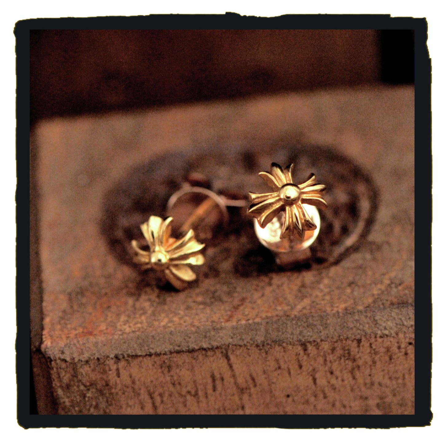 04-GE001D petit maltese gold earring (price are for one)
