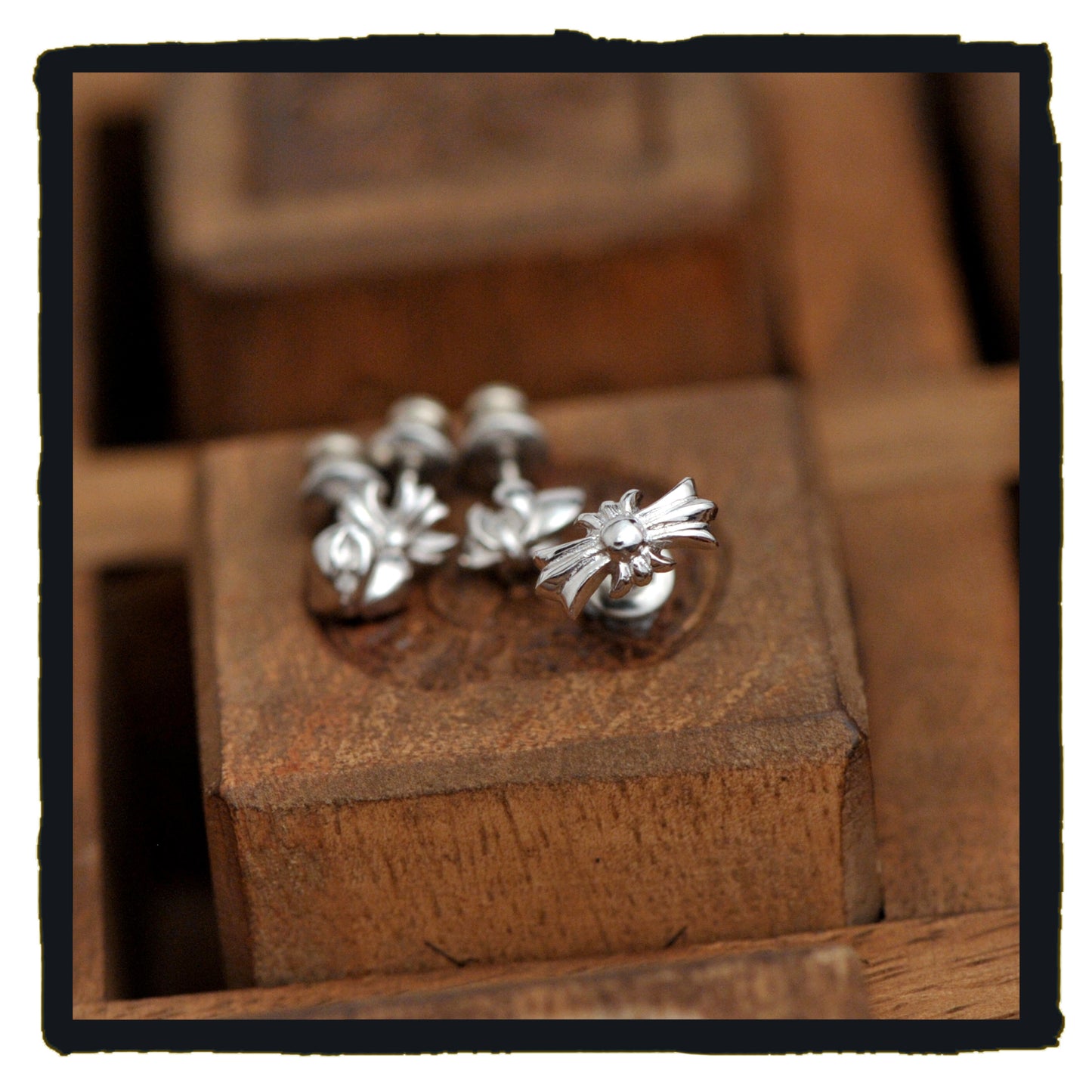 06-PE001B petit cross platinum earring (price are for one)