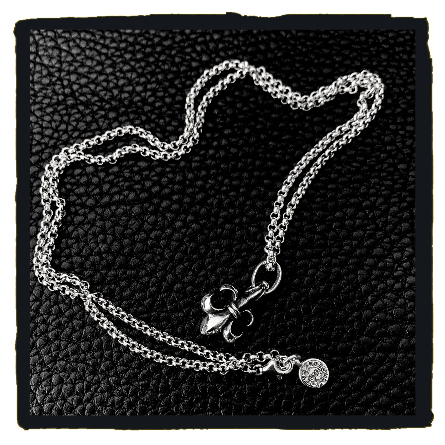 01-N0021C3 - r&r classic necklace with mini fleus de lyts charms