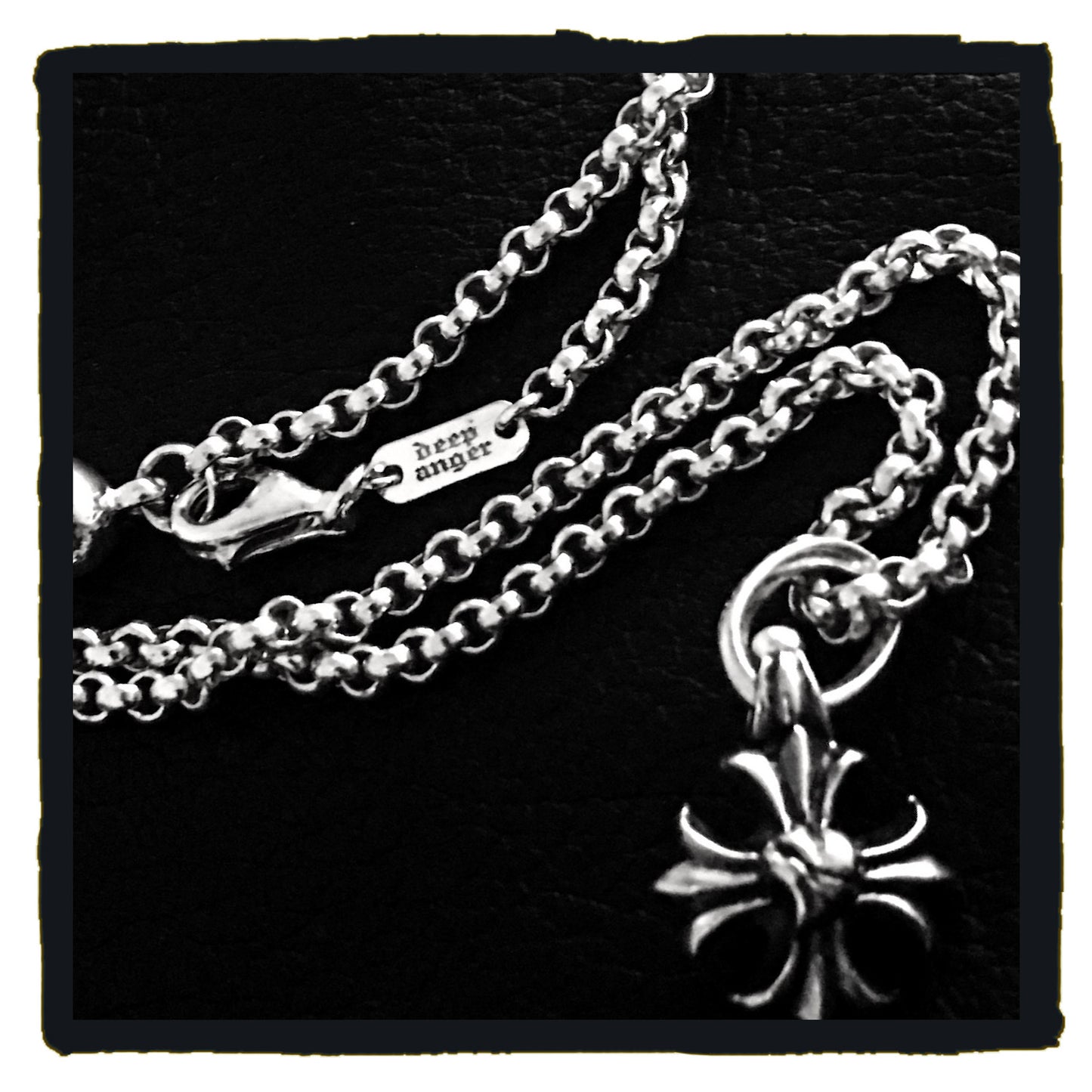 01-N0021C4 - r&r classic necklace with mini maltese heart charms