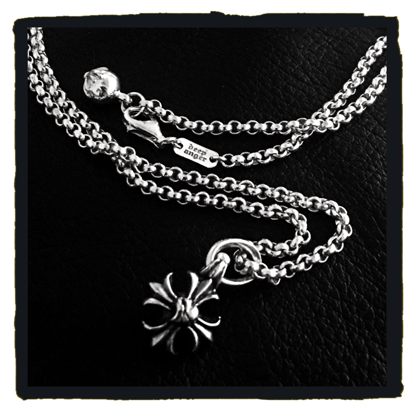 01-N0021C4 - r&r classic necklace with mini maltese heart charms