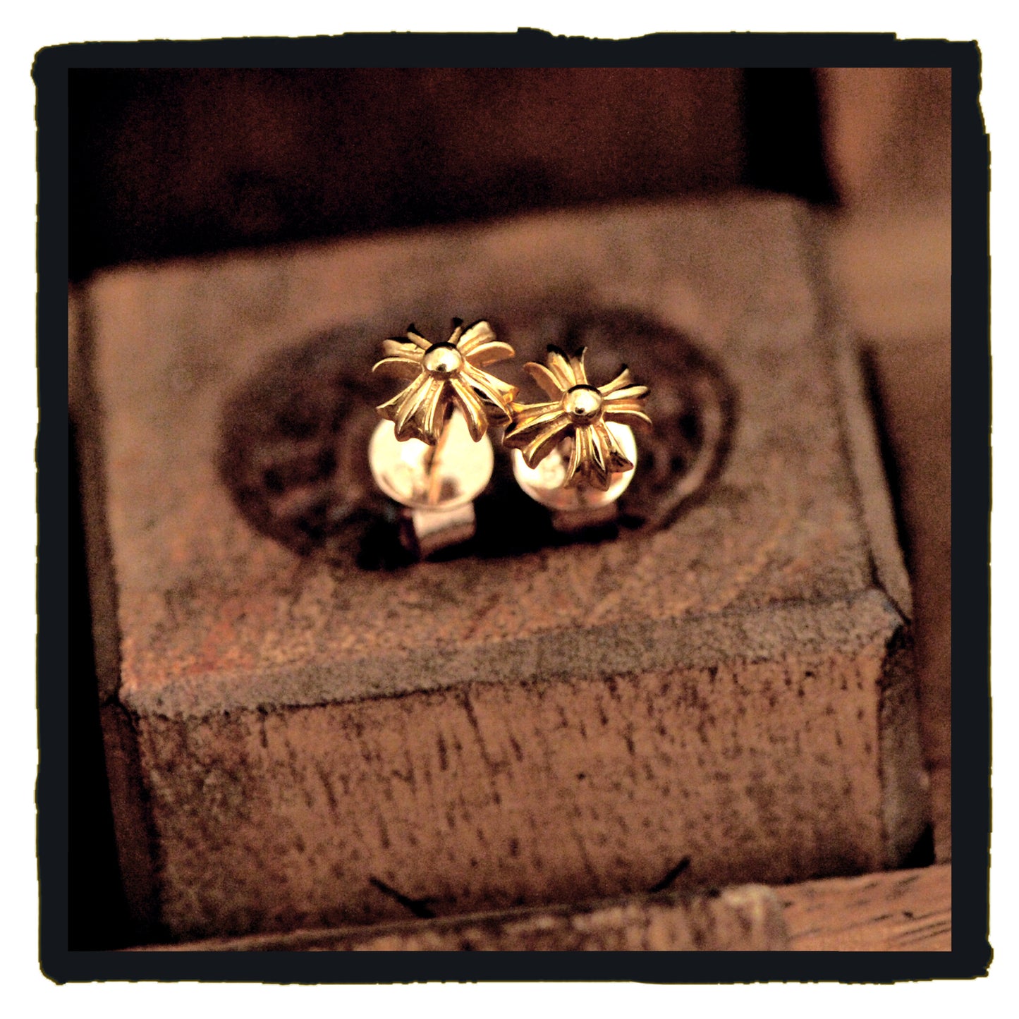 04-GE001D petit maltese gold earring (price are for one)